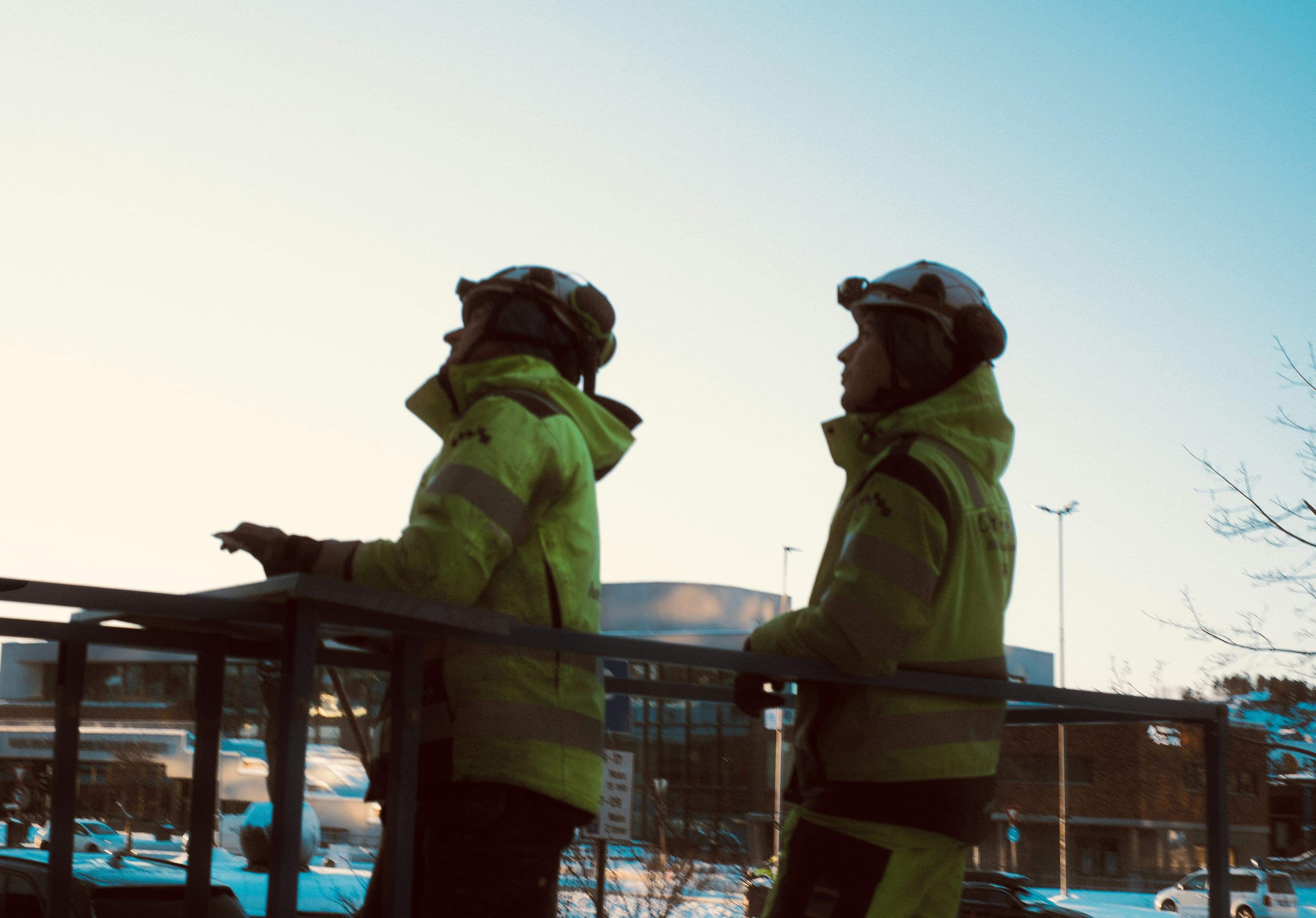 Industriarbetare vid maskin